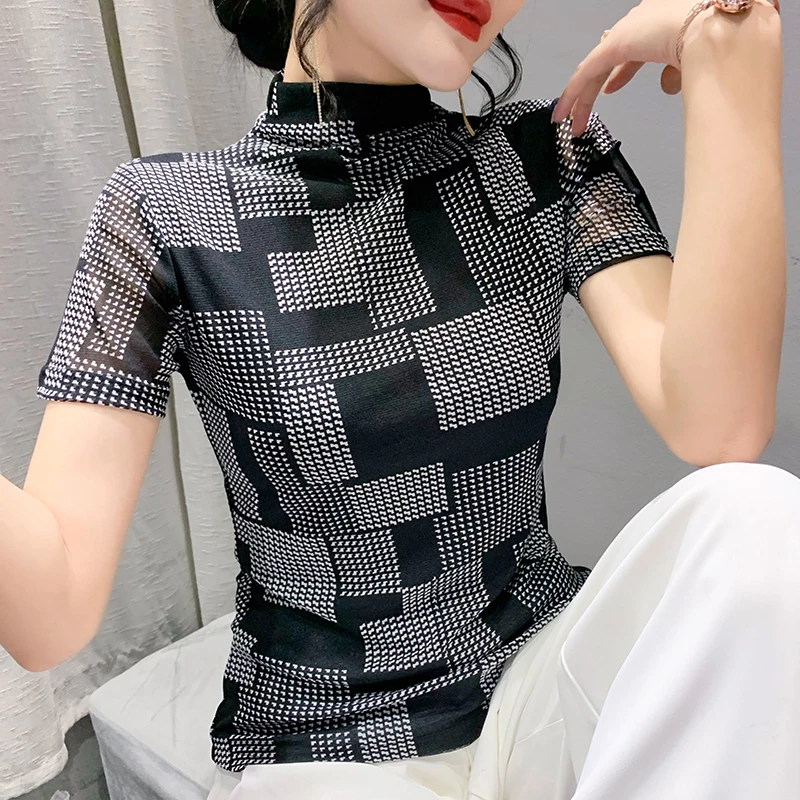 

Женская летняя водолазка с коротким рукавом и принтом