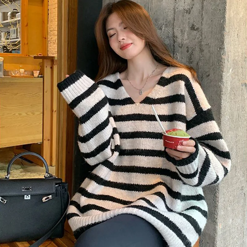 Осень/зима новый черно-белый полосатый вязаный свитер с v-образным вырезом