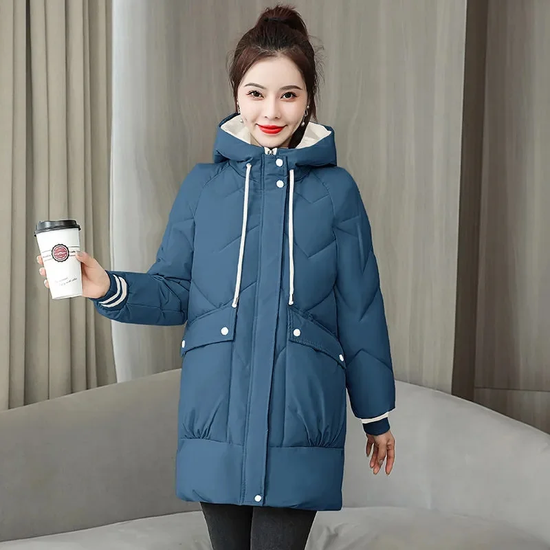 

Парка женская зимняя стеганая средней длины, на хлопковом наполнителе, с капюшоном