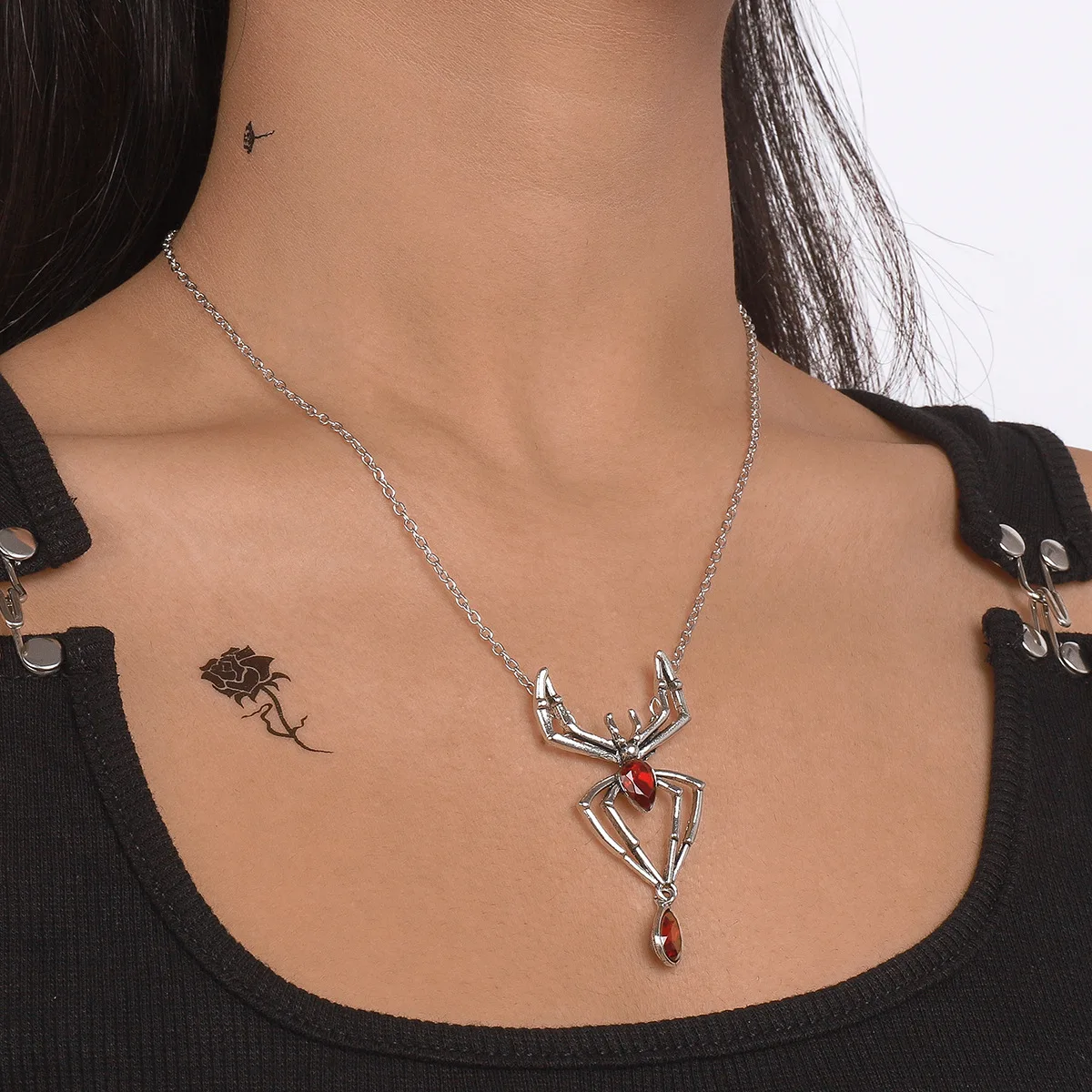 Ruby Spider Pendant Necklace for Women Vintage Gothic Punk Animal Retro Charm Choker Nightclub Halloween Party Fashion Jewelry
