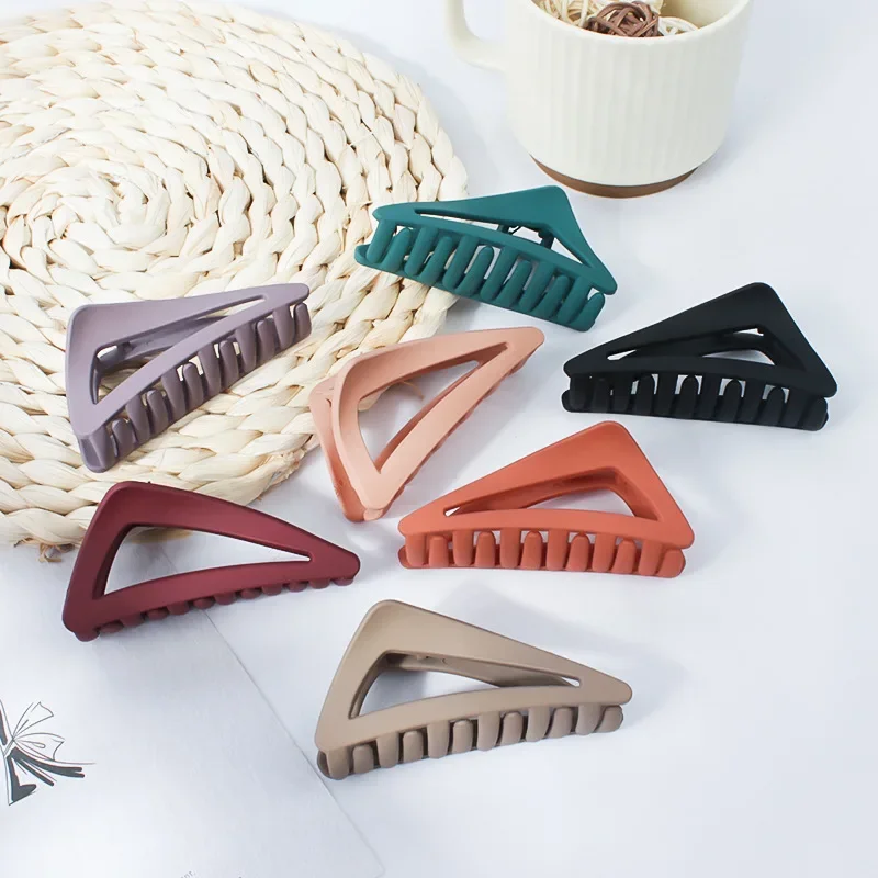 Пластиковая треугольная заколка-краб для волос