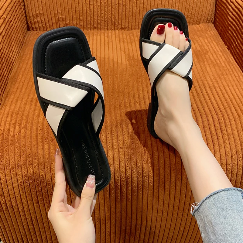 

Сандалии женские на плоской подошве, повседневные шлепанцы, пляжная обувь, Новинка лета 2023, модные шлепанцы с ремешком на пятке, прогулочная...