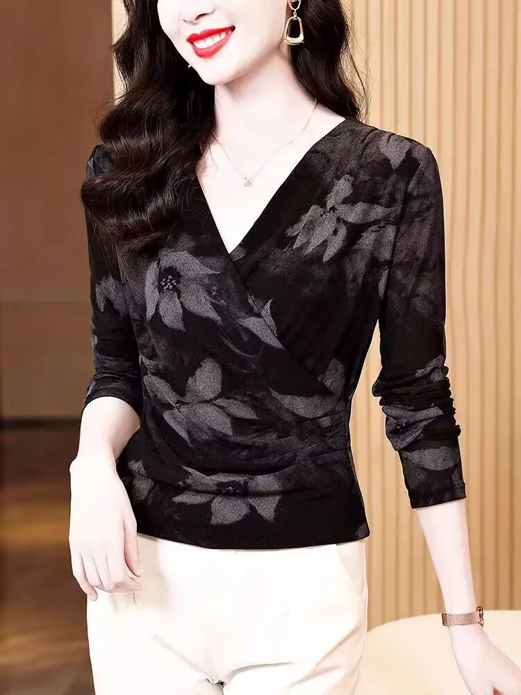 Женская футболка с длинным рукавом V-образным вырезом и принтом