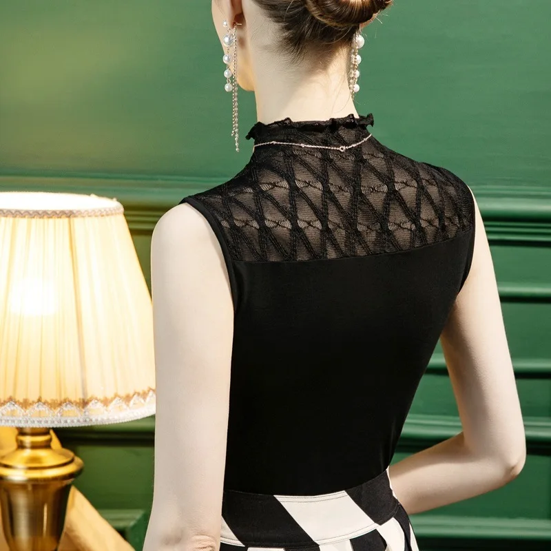 # 4438 Черная футболка без рукавов женская с разрезом кружевная обтягивающая