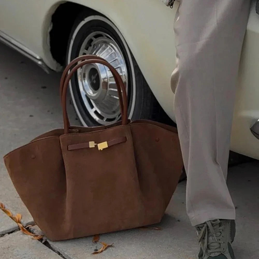 Роскошная дизайнерская женская сумка большая вместительная замшевая на плечо