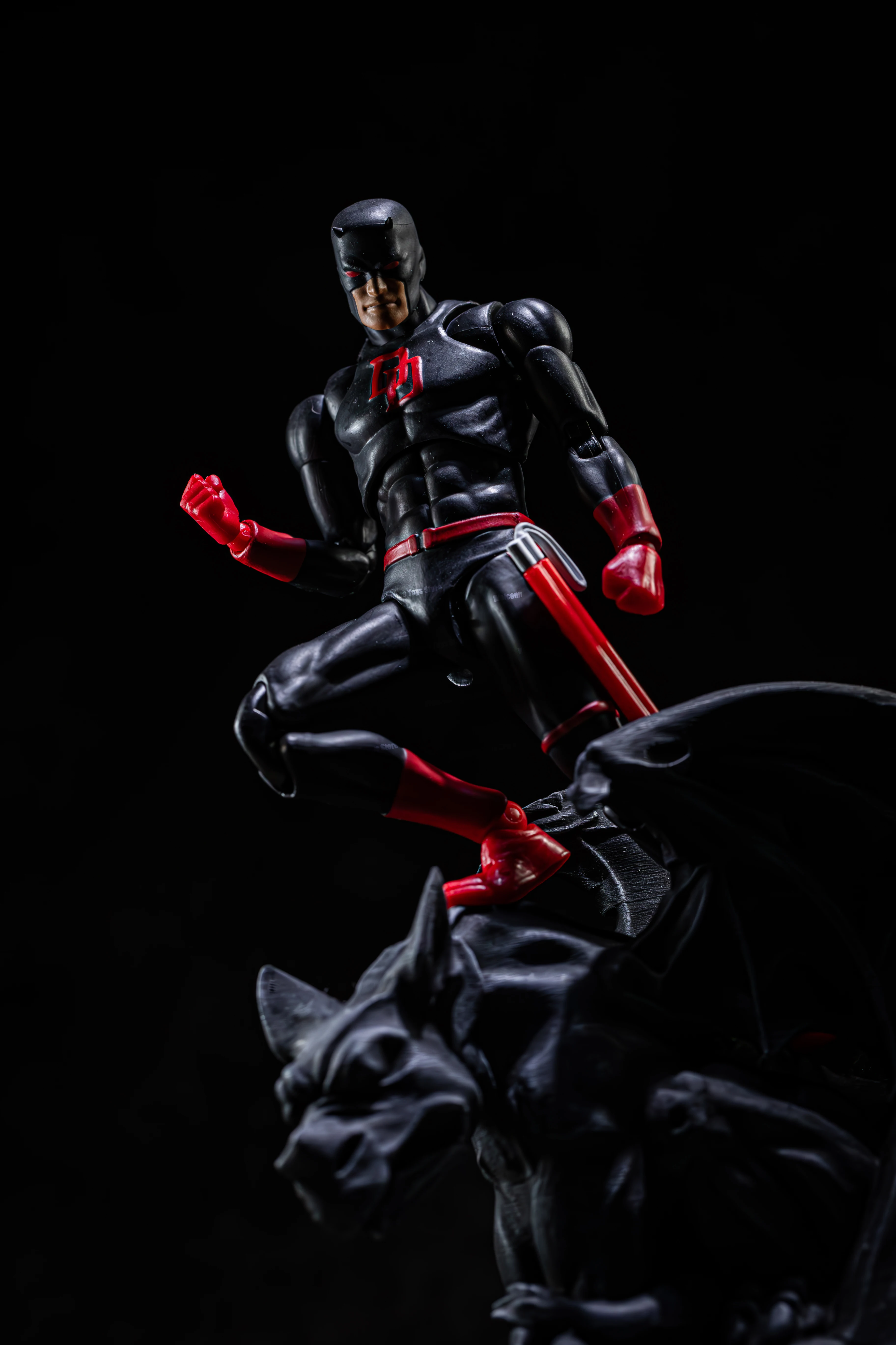 Фото В наличии: Фигурка Ct Toys Daredevil Black 999 Red Mafex 223, комикс-версия, аниме, экшн-фигурка, статуэтка, модель, подарок, детские игрушки №4