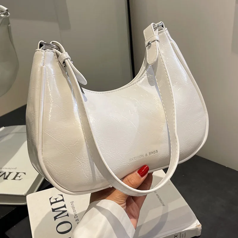 

High quality and fashionable women's bag, summer 2023, new shoulder bag, Korean version, retro niche ins, carrying underarm bag