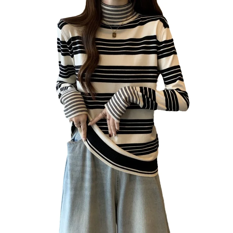 Женский вязаный свитер в полоску с воротником средней высоты свободный