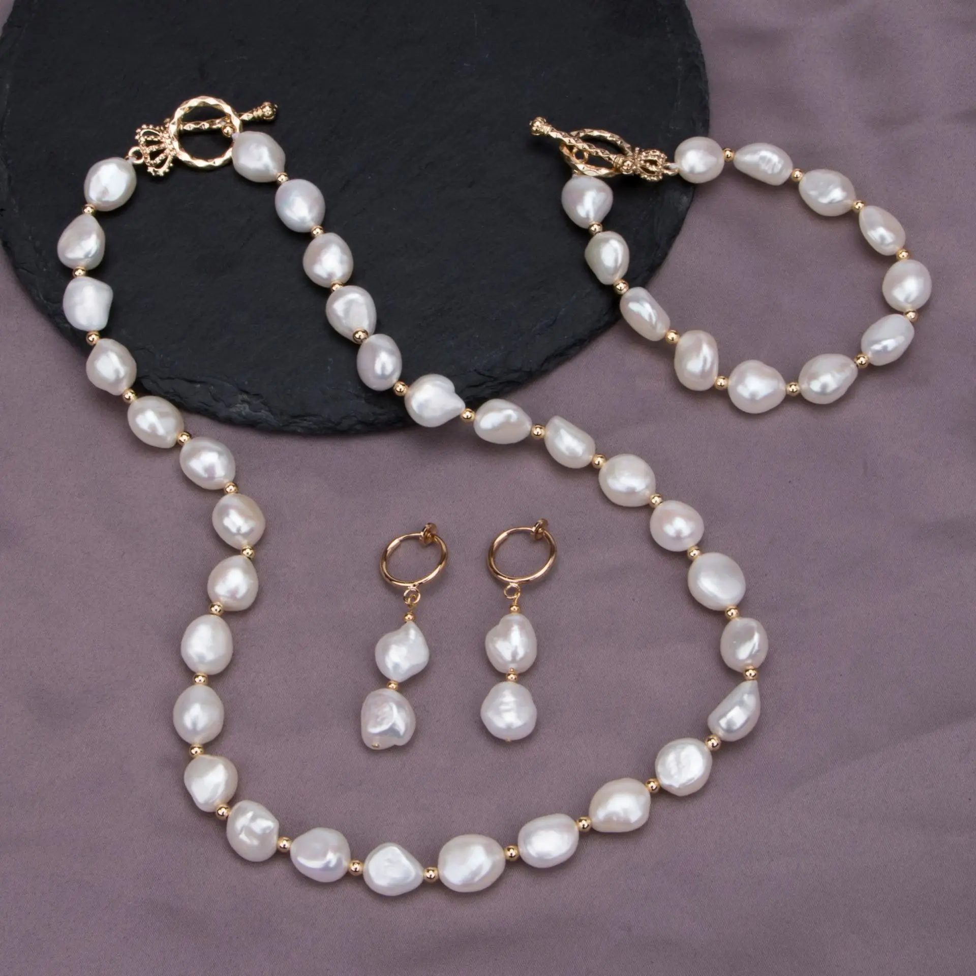 

Classic Set of 9-10mm South Sea White Pearl Necklace Bracelet &earring