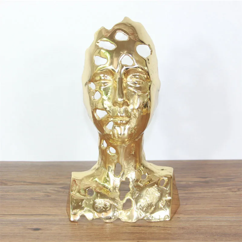 

Light Luxury Brass Hollow Out Gold Mask Sculpture Mysterious Character Desktop Ornament Living Room Decoration Home Decoration