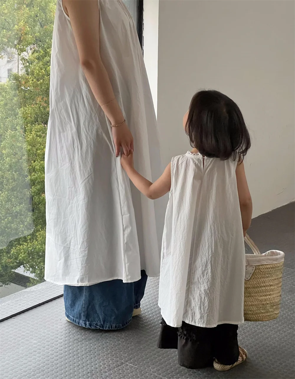 

Одинаковая семейная одежда, летнее однотонное Хлопковое платье для маленьких девочек, длинное платье для мамы и дочки, детское платье для д...