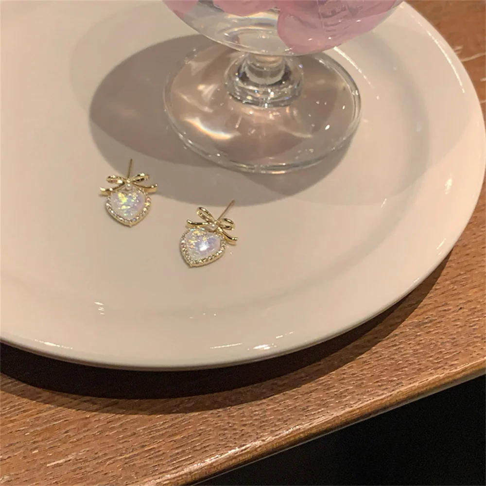

Маленькие и изящные серьги в форме сердца с бантом и кристаллами, подарки подруге на день рождения, корейская мода для женщин, аксессуары для ювелирных изделий
