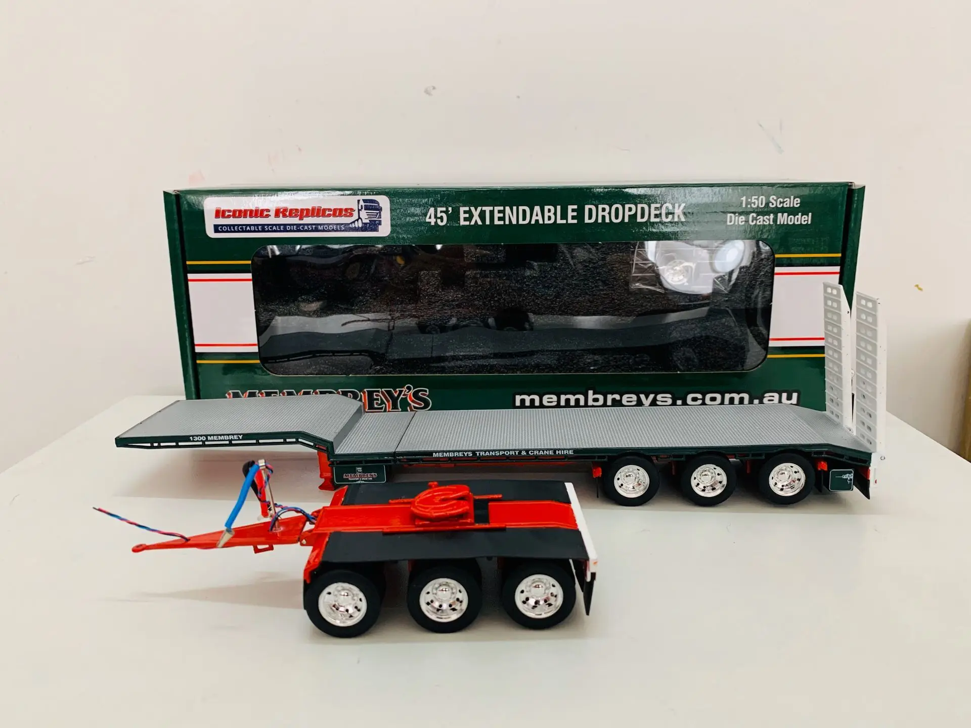 

Iconic Replicas 45' Extendable Dropdeck Membreys Trailer 1:50 Scale Die Cast Model Truck New in Original Box