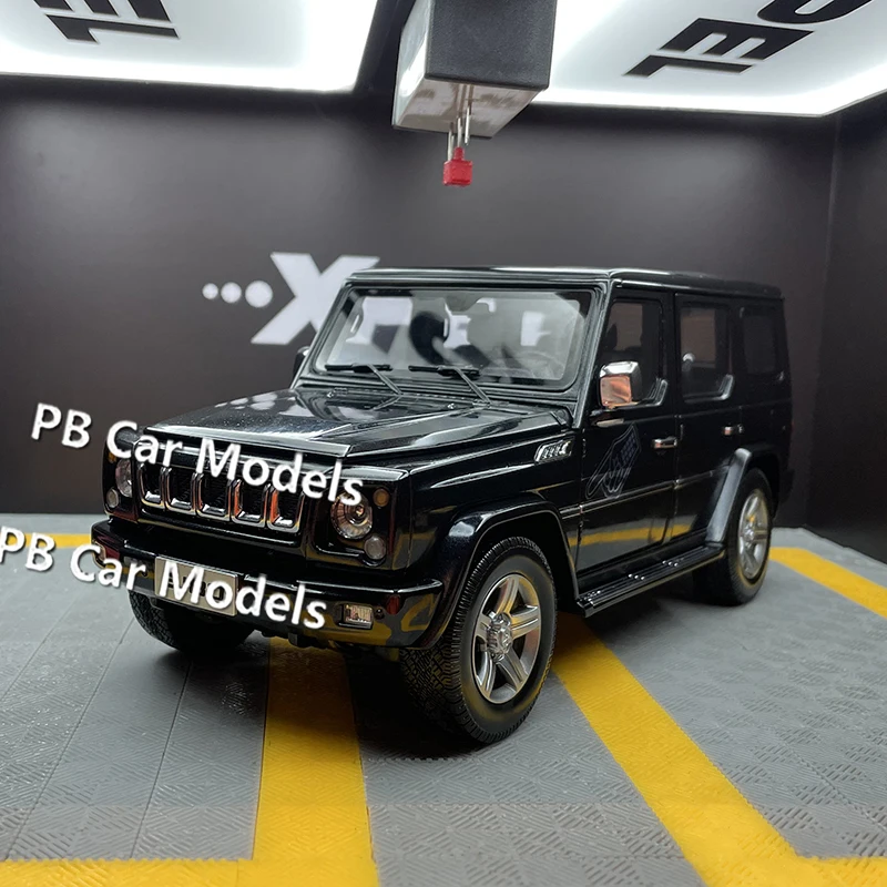 

The original factory 1:18 Beijing Jeep BJ80 B80 civil car model SUV model