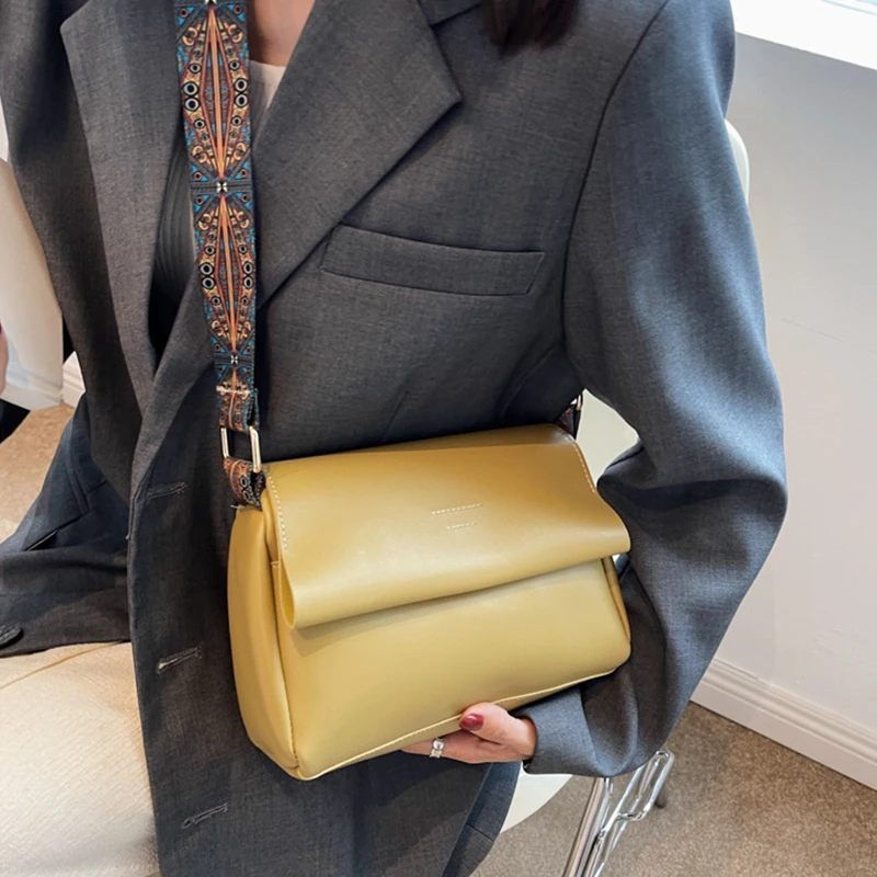 Wide Shoulder Strap Messenger Bags Versatile Small Square Bag New Fashion High Quality Satchel Simple Casual Travel Crossbody