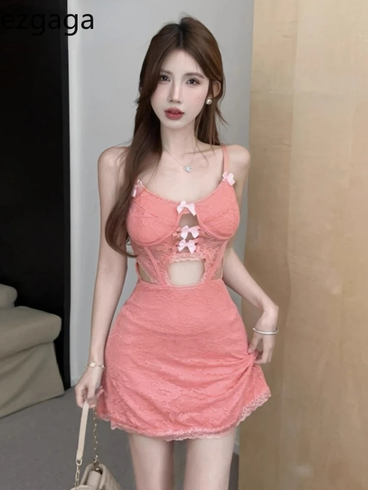 Женское платье-мини без рукавов с открытой спиной и V-образным вырезом