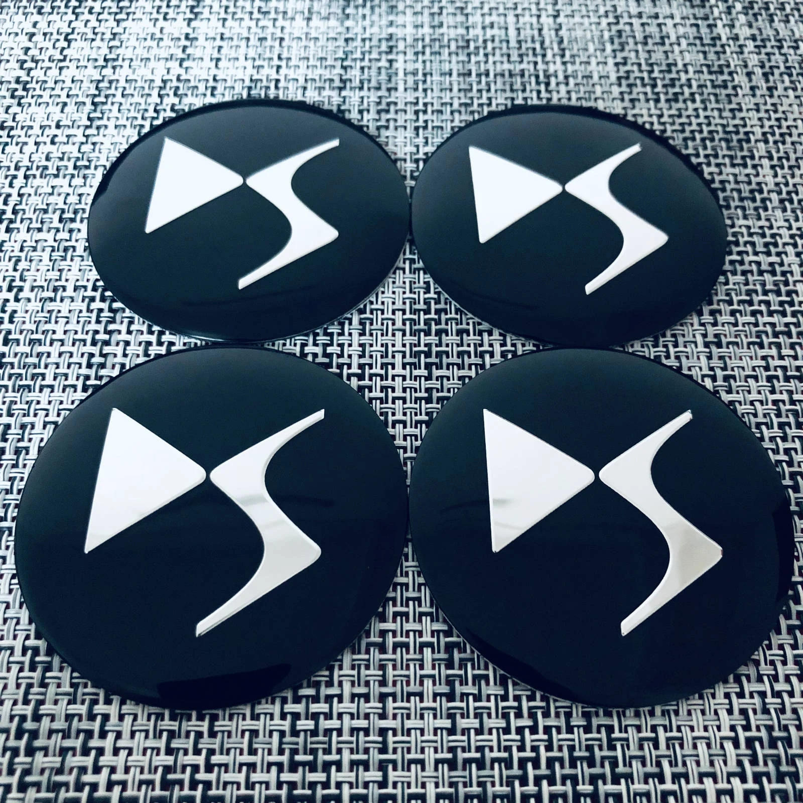 

4pcs 56mm DS Badge Car Emblem Wheel Center Hub Cap Rim Badge Decoration Covers Sticker for DS Spirit DS3 DS4 DS5 DS5LS DS6 DS7