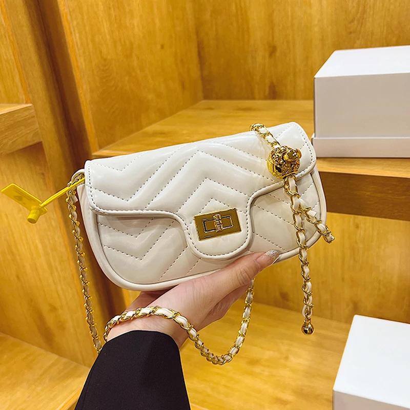 

Leather Chain Handbag and Purses for Women 2022 Summer Trendy Designer Brand V-line Lady Small Flap Shoulder Crossbody Bag