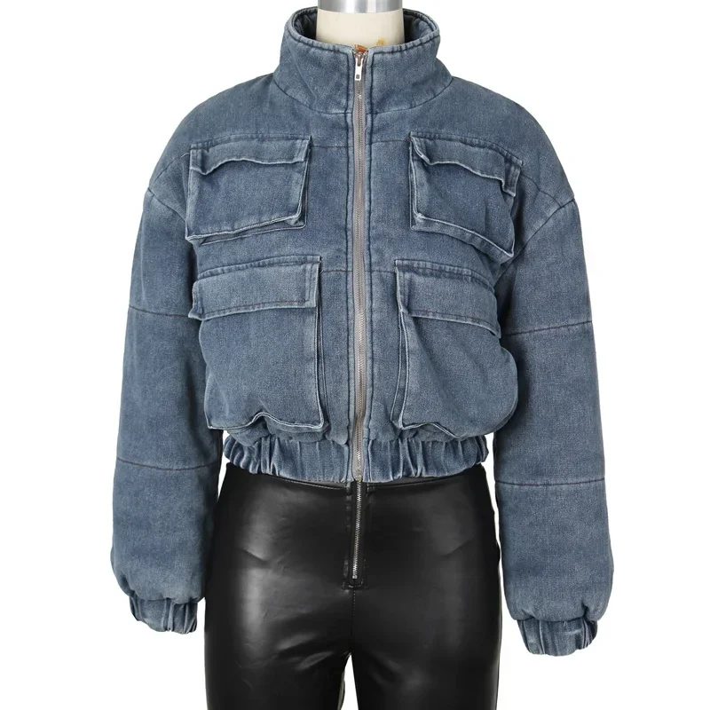 Женская джинсовая куртка с большими карманами