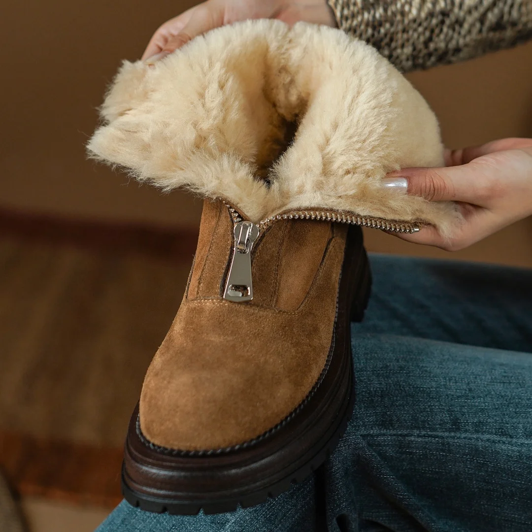 Зимние женские ботинки из замши на толстой подошве