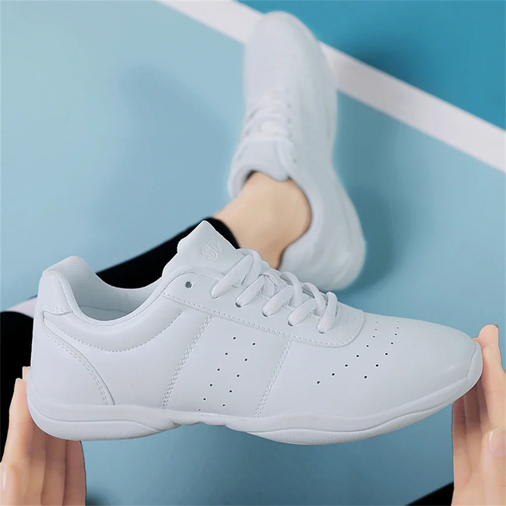 Кроссовки детские для фитнеса и спорта на мягкой подошве