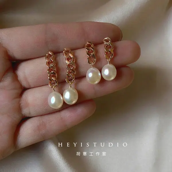 

2022 New Fashion Golden Chain Pearl Earrings for Woman Elegance Gold Chain Pearl Dangle Earrings Wedding Jewelry Wholesale Gift