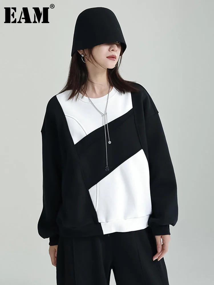 

[EAM] Loose Fit Black Color-block Sweatshirt New Round Neck Long Sleeve Women Big Size Fashion Tide Spring Autumn 2023 1DF3293