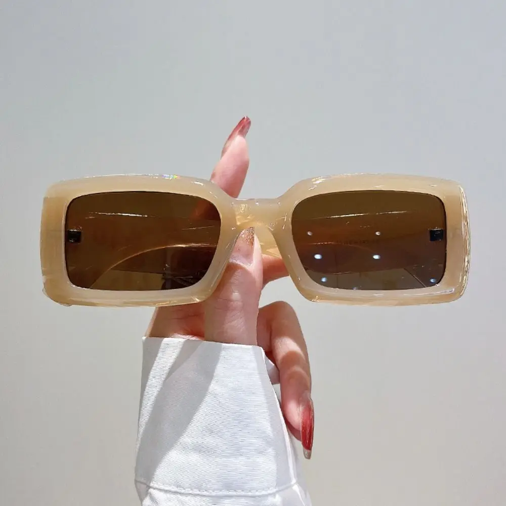 

Солнцезащитные очки в прямоугольной оправе с защитой UV400