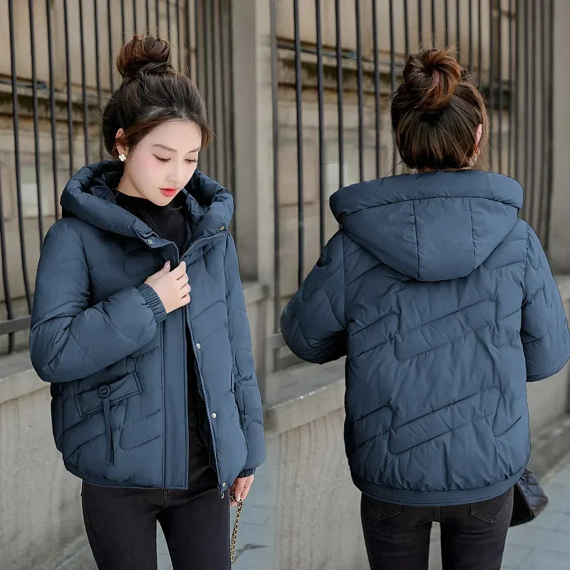 Женская куртка-пуховик на хлопковом наполнителе короткая парка с капюшоном в