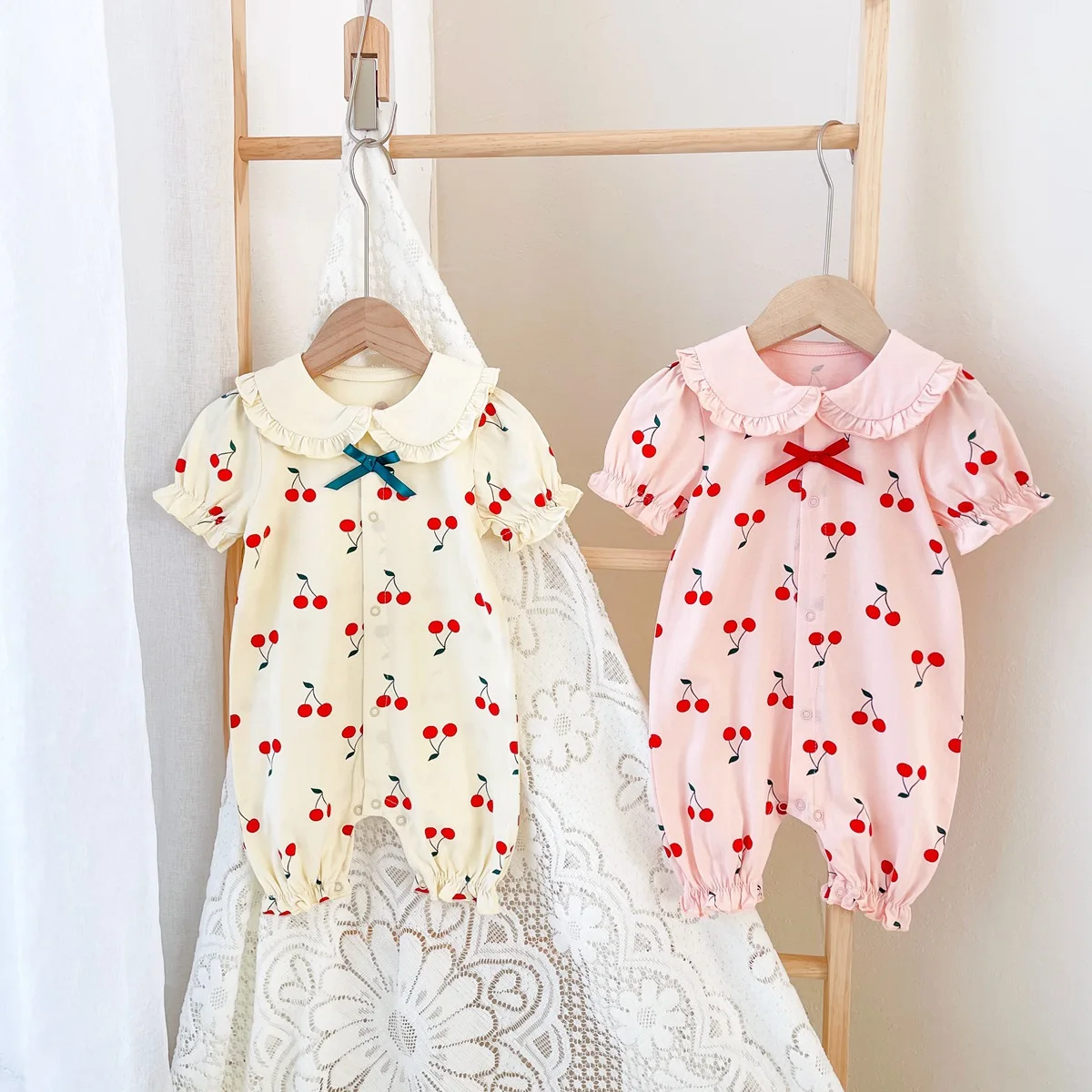 

2022 Summer New Arrival Comfortable Romper Baby Girls Cute Cherry Pattern Peter Pan Collar Single Breasted Cotton Jumpsuit