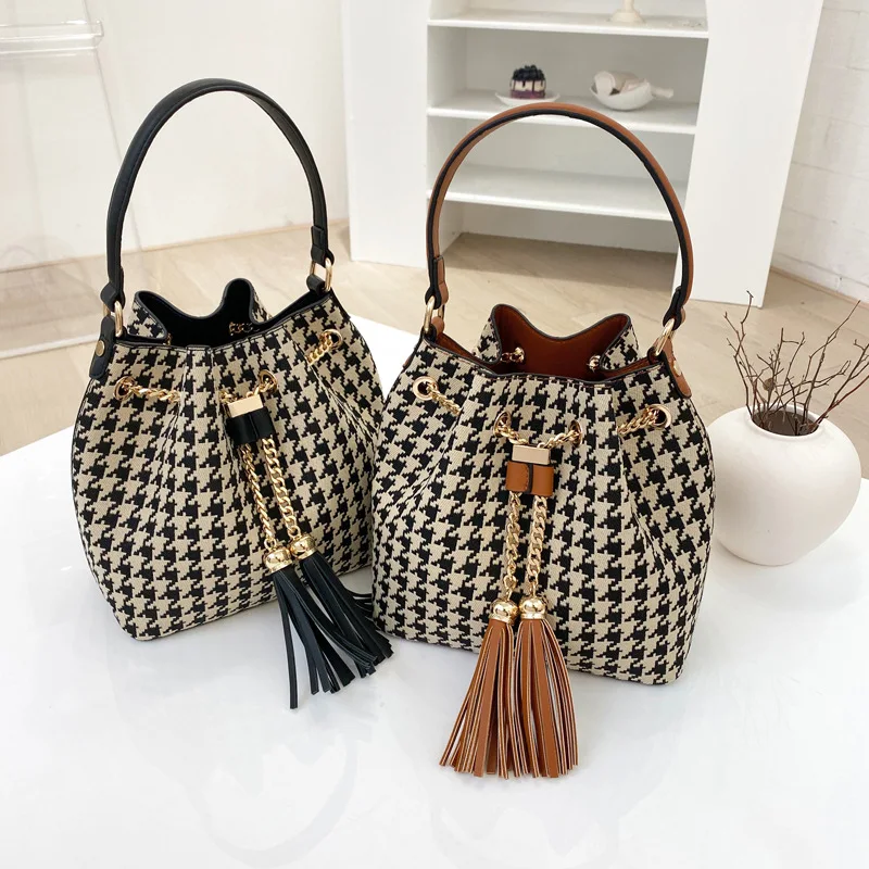 

Stylish And Casual Large Volume Tote Thousand Bird Grid Tassel One Shoulder Slant Bucket Bag Vintage Commuter Underarm Bag