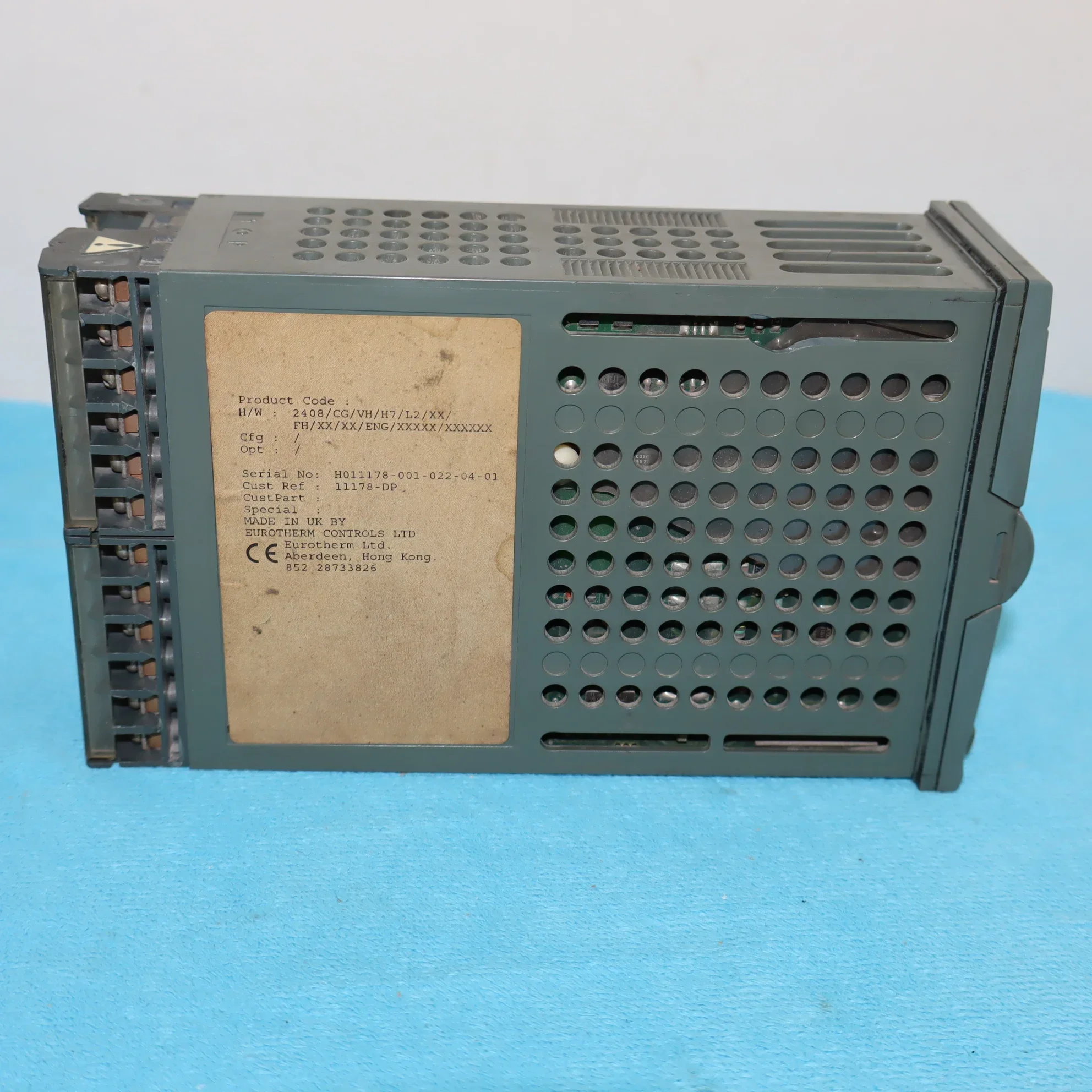 1 шт. EUROTHERM 2408/CG/VH/H7/L2/XX/FH/XX/XX/ENG/XXXXX/XXXXXX (оболочка слегка повреждается но хорошо