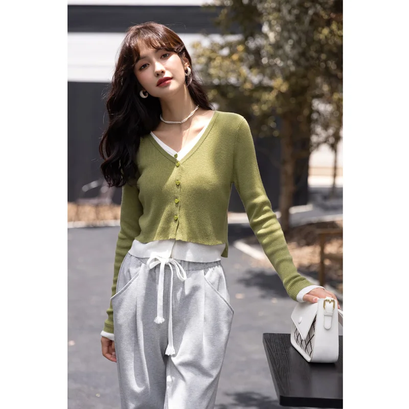 

MISHOW Autumn 2022 Cardigans for Women Wool Blend Knitted V-Neck Single Breasted Patchwork Fake Two Pieces Slim Tops MXB31Z0605