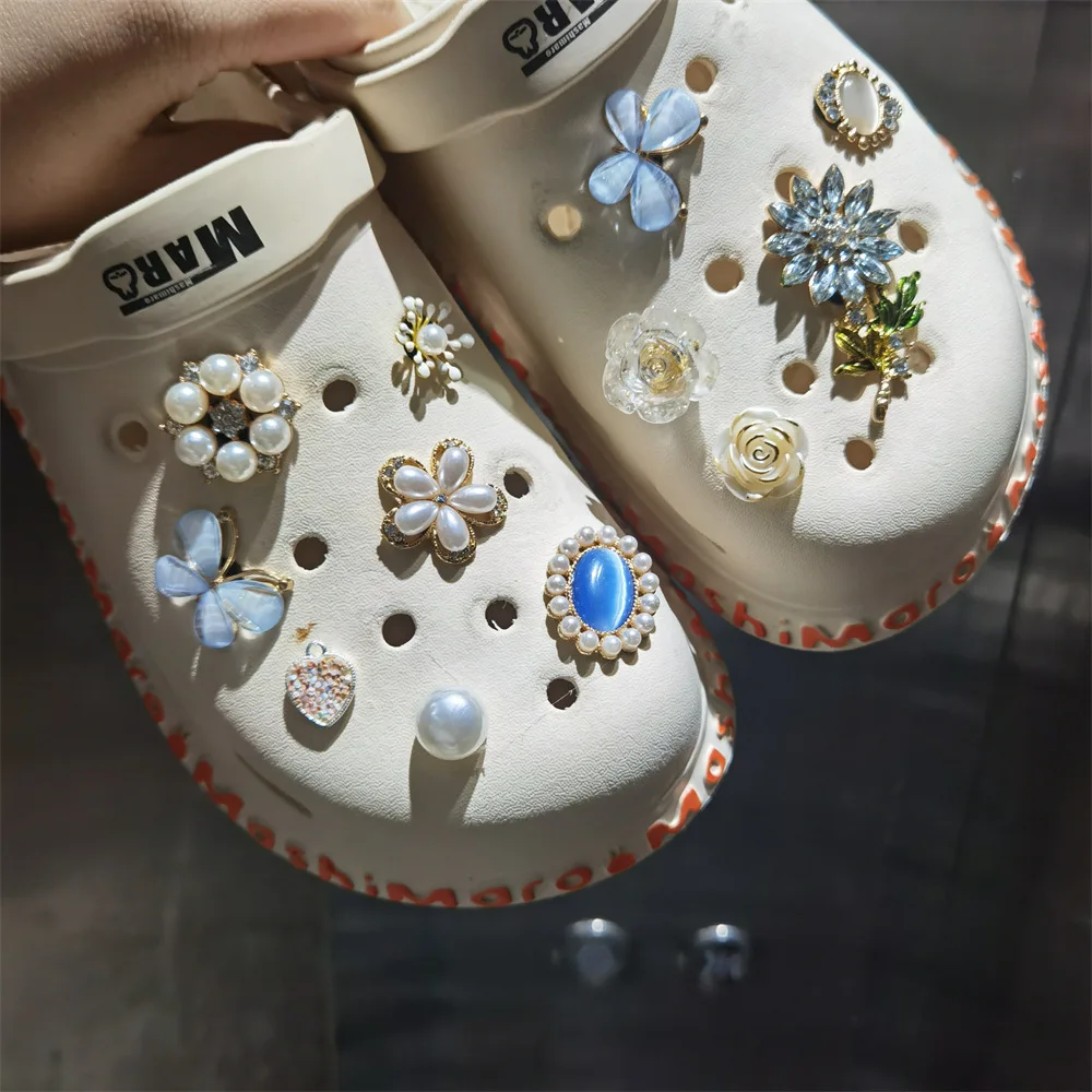 

12 pcs/set Sports Sandals Shoes Flower Charms Rhinester Flower Cat Eye Butterfly Pearl Gold Foil Luxury Feeling Shoe buckle