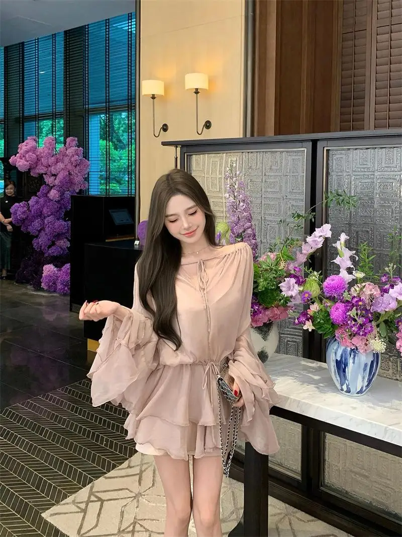 Розовое платье с v-образным вырезом и оборками длинными рукавами женское осеннее