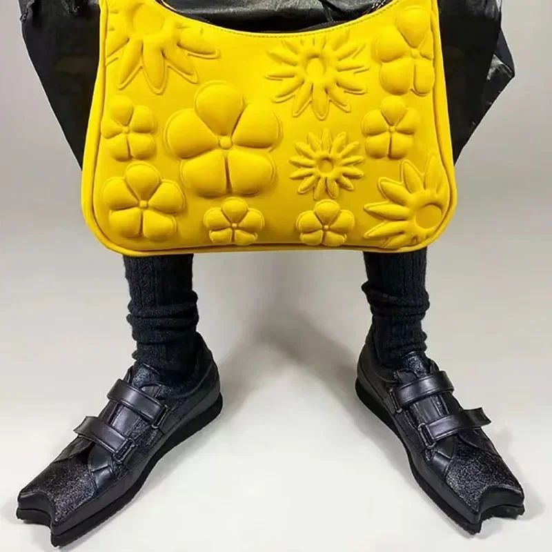 Черные кожаные туфли на плоской подошве с странным носком и дизайном в