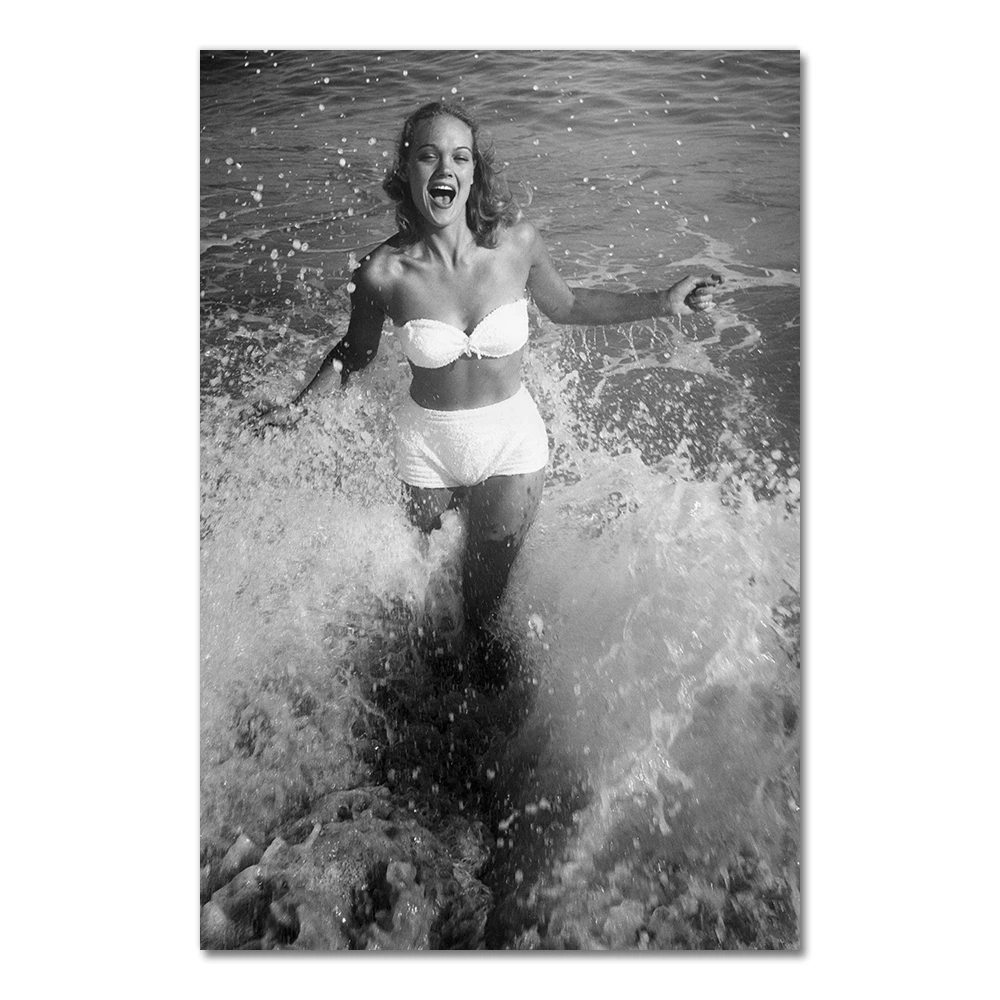 

Минималистичный постер АлиПэинт