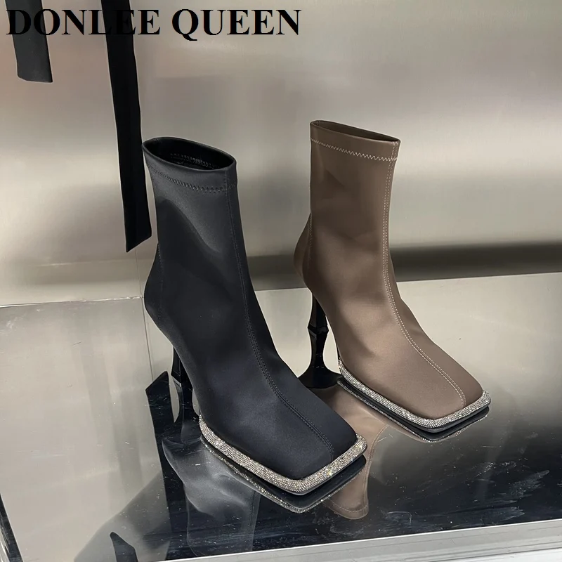 

Брендовые женские ботильоны с квадратным носком стразы на цепочке на тонком высоком каблуке Классическая обувь без застежки носки Модные э...