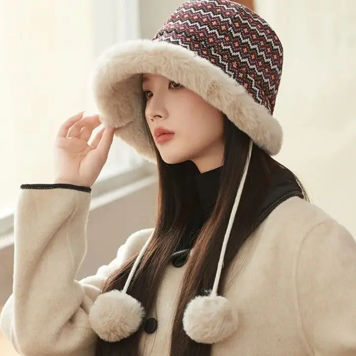 Флисовая рыболовная шапка с помпонами 56-58 см цвета в ассортименте