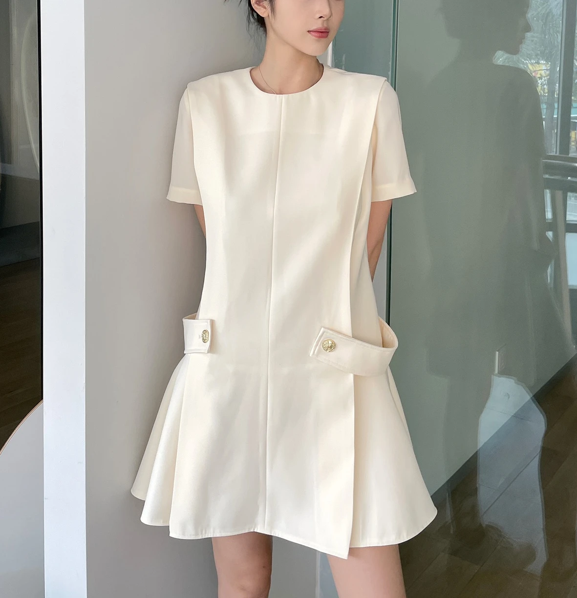 

127159 127160 127161 Fashion Classic Trendy Luxury Designer Cloth Short Sleeve Clear Color Profile Silk Dress