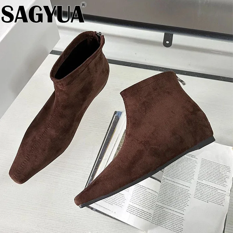 Женские ботильоны с острым носком замшевая обувь на плоской подошве зима 2025