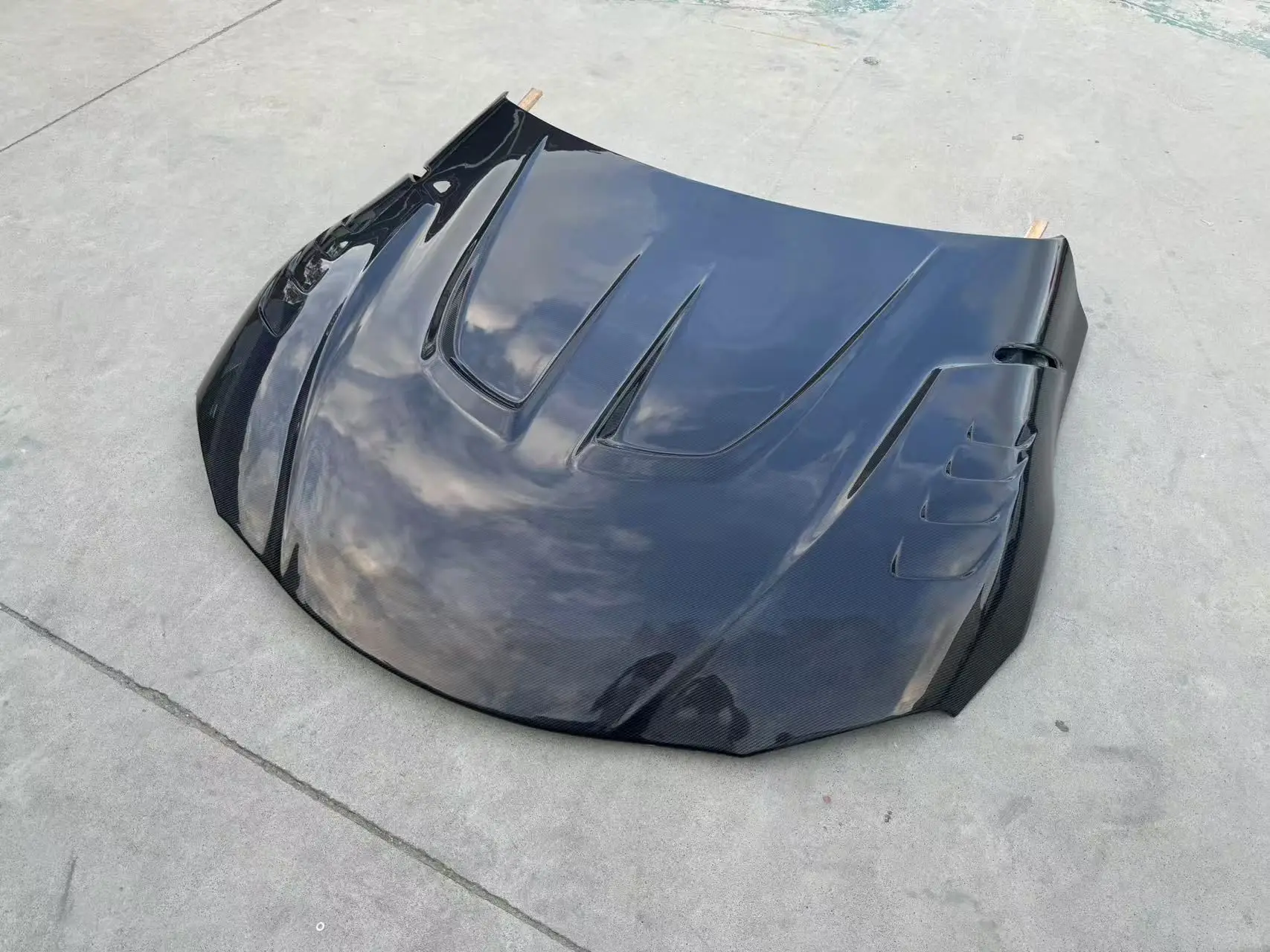 Фото Для Toyota GR Supra A90 A91 Mk5: Капот (крышка двигателя) из карбона/FRP в стиле LB, аксессуары для автомобиля, 2019+ №5