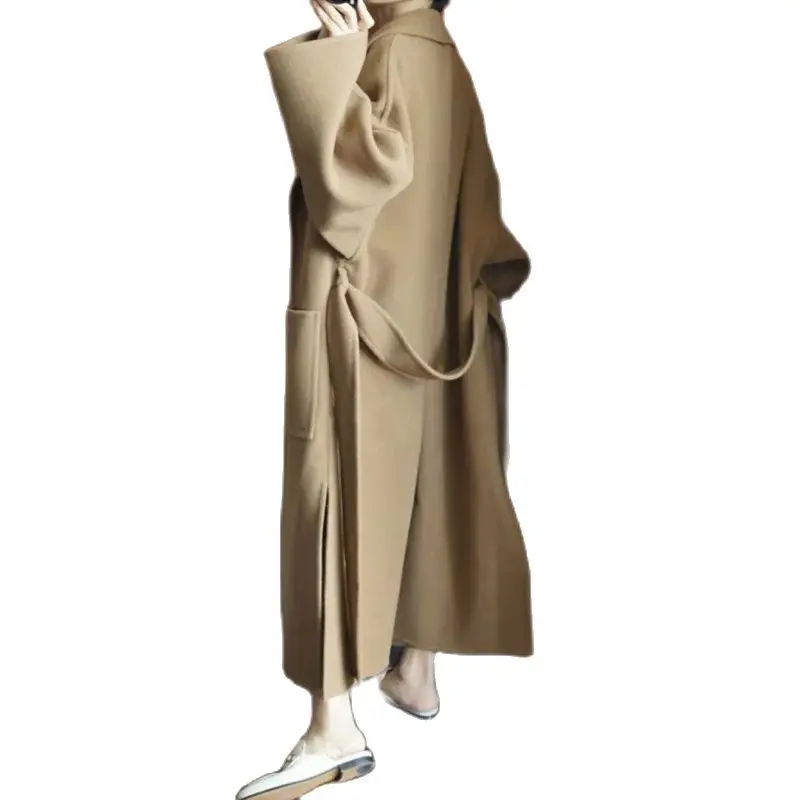 Женское длинное шерстяное пальто с боковым разрезом