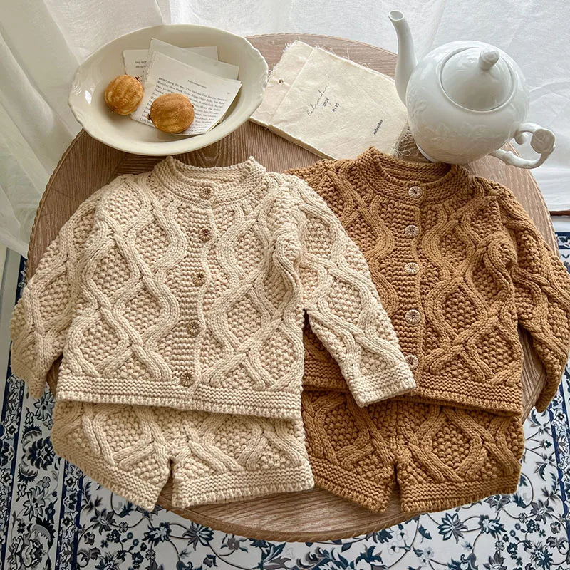 

Вязаный костюм для маленьких мальчиков и девочек, свитер с длинным рукавом + шорты, комплект одежды для маленьких мальчиков и девочек на вес...