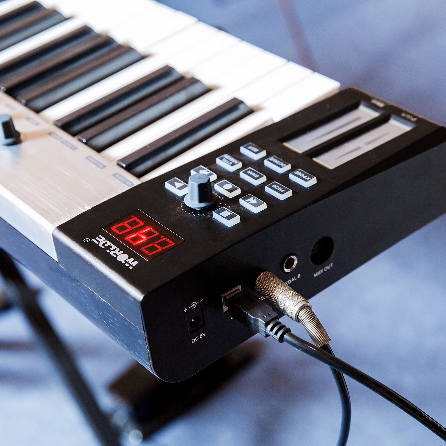 Портативный USB MIDI-контроллер WORLDE Blue КИТ 49 с клавиатурой полуутяжеленными