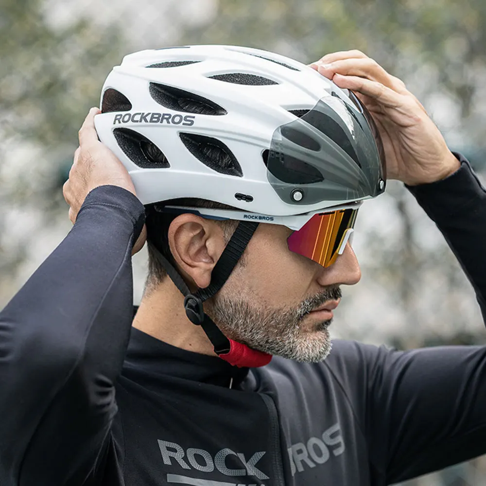 

Rockbros Road Fietshelm Integraal-Gegoten Fietshelm Motor Elektrische Scooter Rijden Helm Verwijderbare Lens Capacete Ciclismo