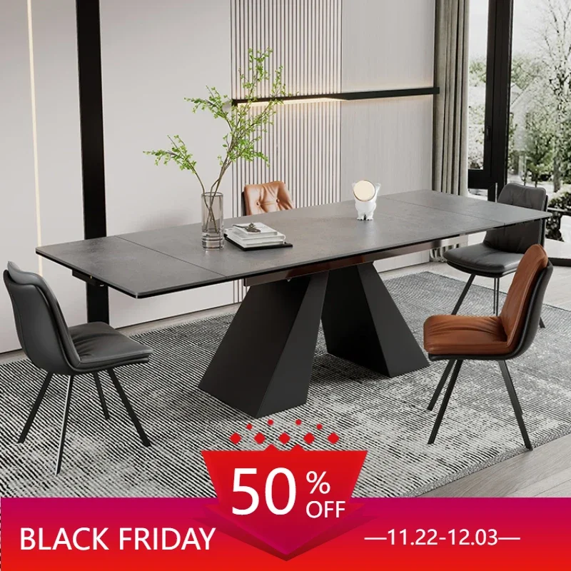 Деревянный обеденный стол