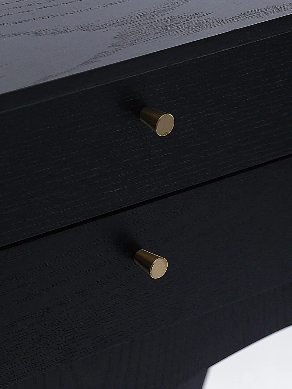 

Дизайнеры в скандинавском стиле Слушайте входной шкаф, роскошный диван, боковые столы, гостиная, креативный угловой стол из массива дерева