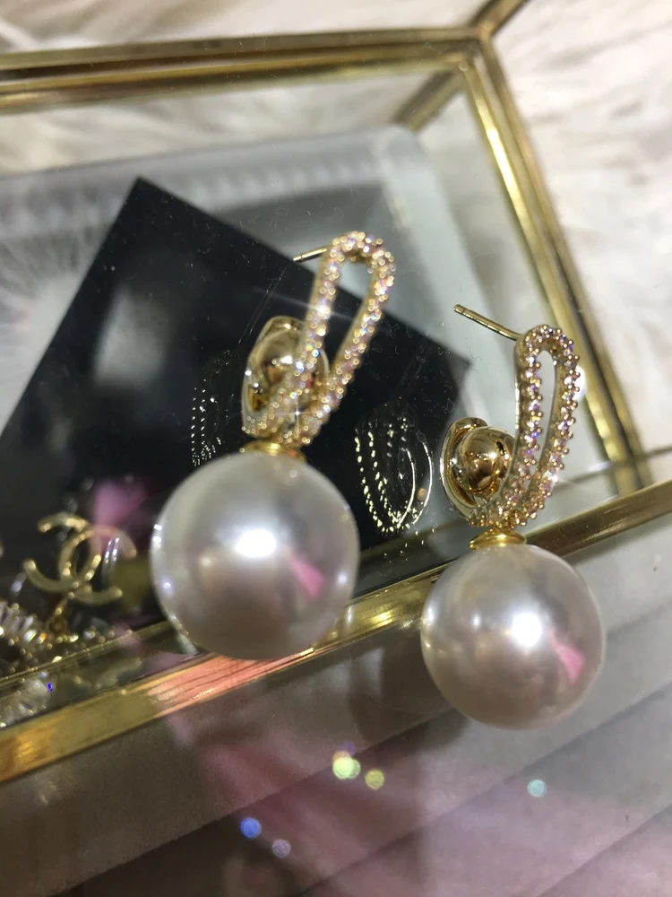 

Women's Vintage Earrings High-end Fashion Pearl and Diamond Drop Earrings Temperament Ear Studs Gold Ear Jewelry Silver Needle