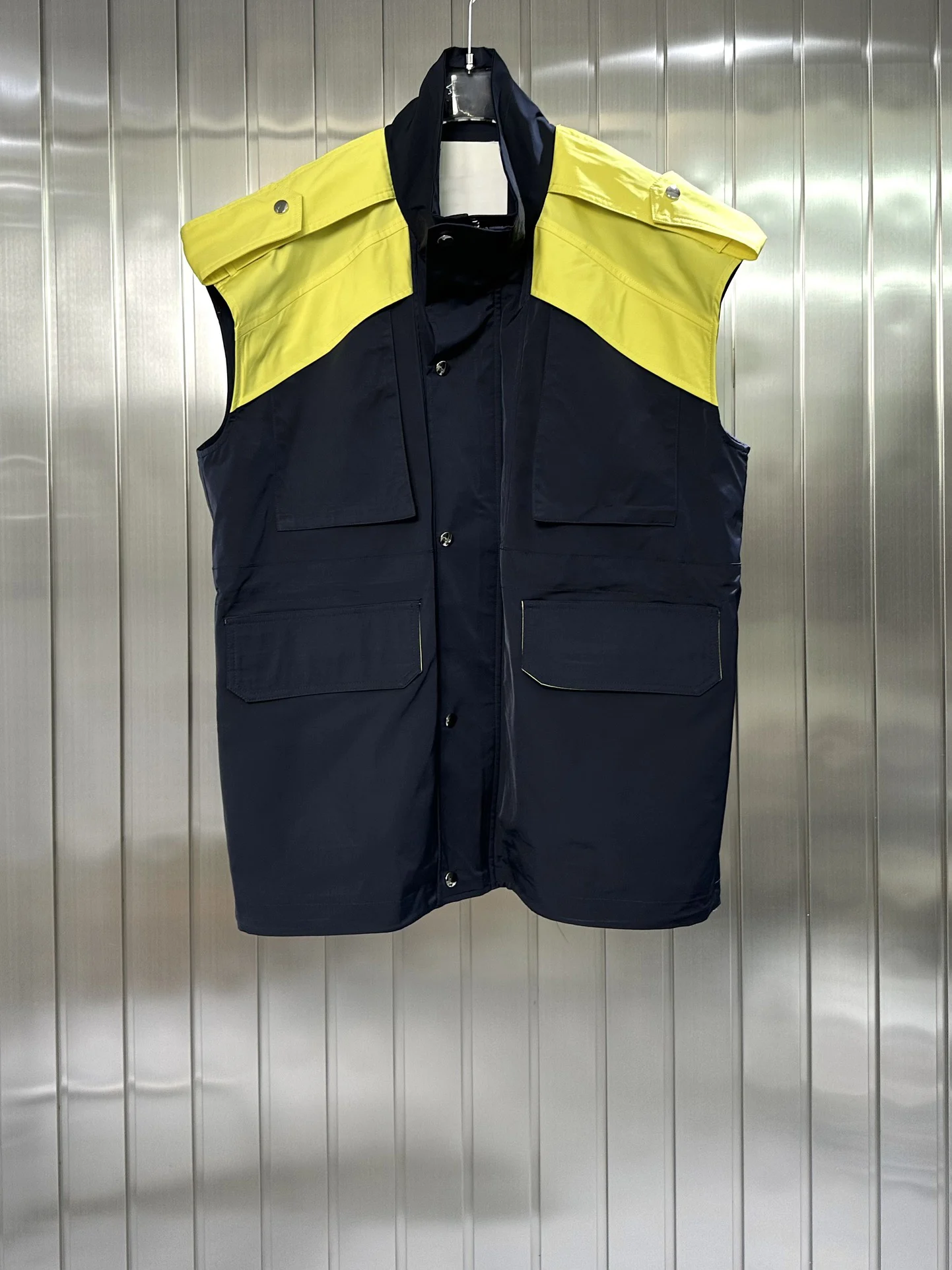 

2023Match color trench coat vest, loose version type plus very nice color really love